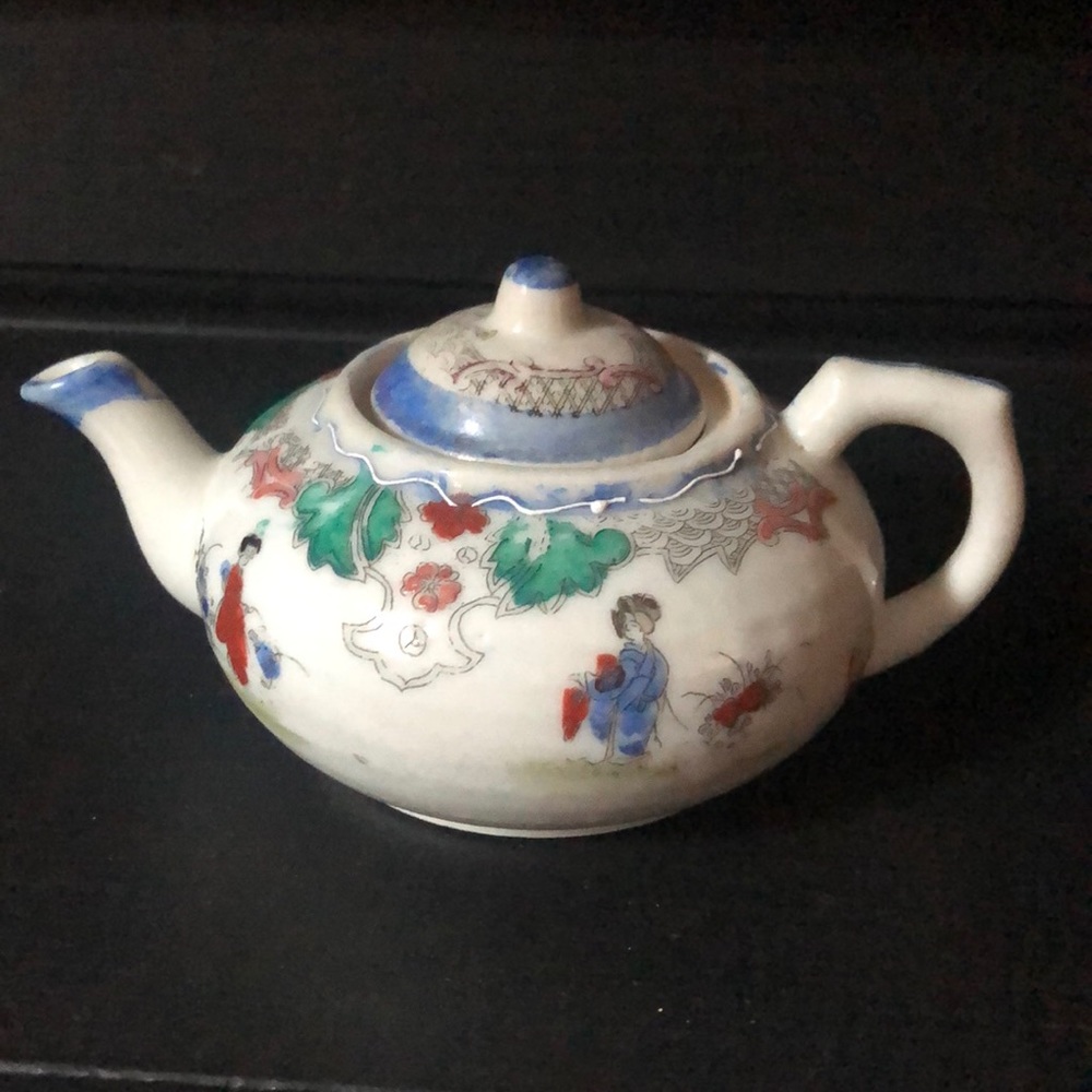 Vintage Decorative Chinese Teapot